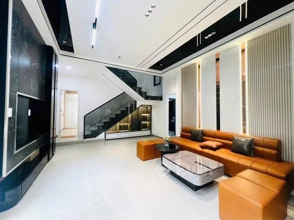 Nhà 2 tầng mới 100% full nội thất xịn xò Địa chỉ : 245 BẾ VĂN ĐÀN