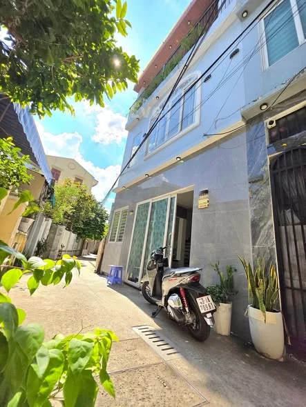 Bán nhà 3 tầng kiệt 3m Trần Cao Vân. Sát đường chính. Có chổ đậu oto gần nhà