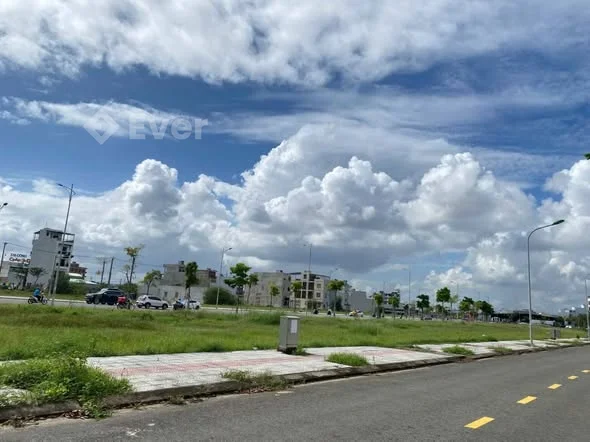 LÔ GÓC B2-131-41 – CƠ HỘI VÀNG CHO AN CƯ & ĐẦU TƯ Diện tích: 279 m2 (11×20m) Giá:hơn 50tr/m2