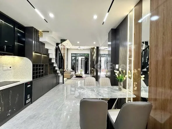 SIÊU PHẨM NHÀ 3 TẦNG KIÊN CỐ – VỊ TRÍ ĐẸP GẦN MẶT PHỐ – Ô TÔ VÀO TẬN NGÕ