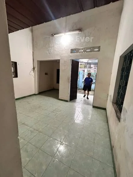 nhà cũ sơn lại như mới, Vị Trị Đẹp, Ngay Trung Tâm thành phố, 2 maqtj kiệt thông thoáng, đường Hoàng