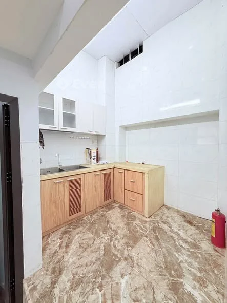 Bán nhà mặt tiền 155 Trần Cao Vân, sát chợ buôn bán sầm uất