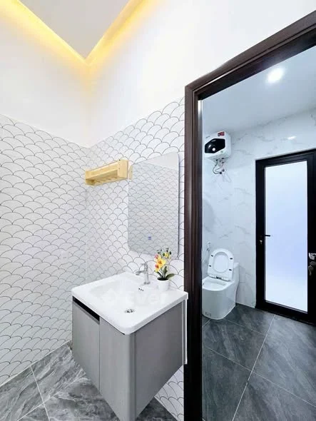 NHÀ 2 TẦNG MÊ MỚI 100% – KIỆT Ô TÔ 5M TRẢI NHỰA – KIỆT HOÀNG VĂN THÁI, ĐÀ NẴNG Diện tích gần 100m²