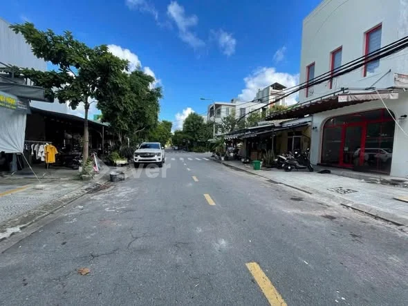 BÁN ĐẤT MẶT TIỀN SƠN TRÀ – CÁCH BIỂN CHỈ 300M Diện tích: 140m² – ngang 10m Đường 7.5m