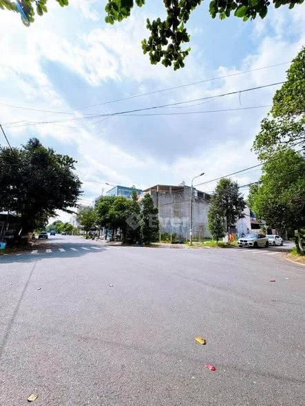 - Lô góc 8m x 20m Võ Văn Ngân và Võ Sạ. Hoà Xuân. Đà Nẵng