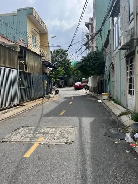 Nhà cấp 4 mặt tiền Mân Thái 1 . Sơn Trà . Đà Nẵng. Diện tích : 74m , ngang 5m , sổ đẹp vuông vức.