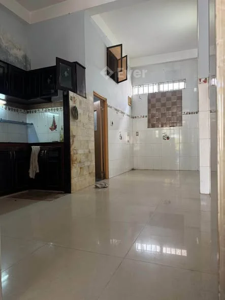 Nhà Kiệt ÔTÔ đậu đỗ trước nhà ,sau lưng MT đường Bắc Đẩu Q Hải Châu