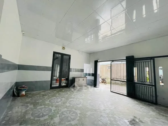 Cc cần bán Nhà 2 Tầng - 1PK - 2PN - 2Tolet - sân để xe oto Full Nội Thất Tặng dàn karaoke