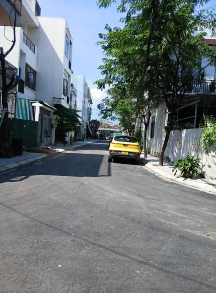 BÁN NHÀ 3 TẦNG – ĐƯỜNG 7.5M NGUYỄN CHÁNH – Ô TÔ ĐẬU ĐỖ TRƯỚC NHAG– CÁCH BIỂN VÀI BƯỚC CHÂN - Thỏa thuận - 68m²