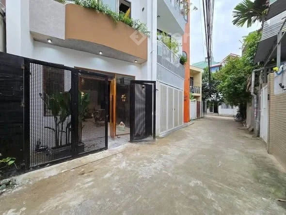 Nhà 3 tầng thiết kế hiện đại kiệt Điện Biên Phủ, vị trí ngay trung tâm, gần công viên