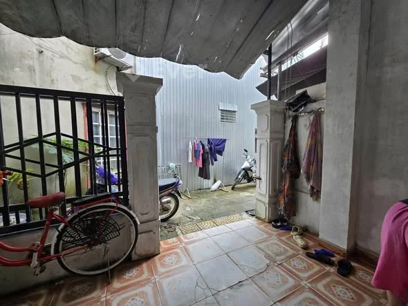 Bán Nhà Gác Đúc Kiệt Tôn Đản
- DT : 64m2
- Công Năng : 2PN - 2Wc
- Hướng Đông Nam
Giá : 2Tỷ850 ( TL)