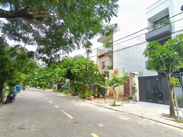 BÁN NHÀ CẤP 4 MÁI ĐÚC (GIẤY PHÉP XD VÀ MÓNG 2 TẦNG + TUM) - ĐƯỜNG 7,5M CẨM NAM 12, HOÀ XUÂN, ĐÀ NẴNG