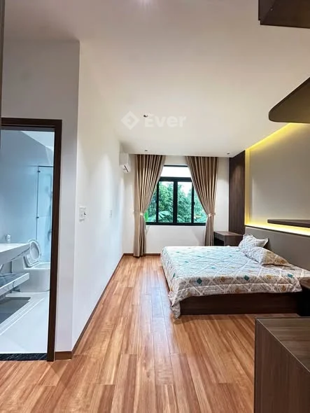 Bán nhà 3 tầng mới xây full nội thất MT KINH DOANH đường 10,5m Hoà Xuân sát Võ Chí Công