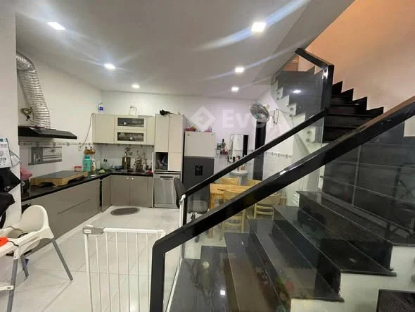 Nhà 2 tầng – Góc 2 mặt kiệt Cù Chính Lan, cách chỗ đậu ô tô chỉ 20m, gần Hà Huy Tập –