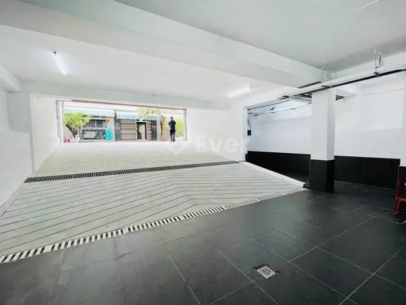 Cho thu.ê toà nhà 3 tầng mặt tiền #BẾ #VĂN #ĐÀN - ( ngang 10m ) Vị trí nằm ngay trung tâm