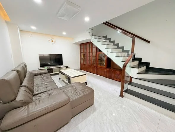 BÁN GẤP NHÀ 4 TẦNG MỚI CỨNG MẶT TIỀN HÒA CƯỜNG NAM – HẢI CHÂU GIÁ 9.x TỶV