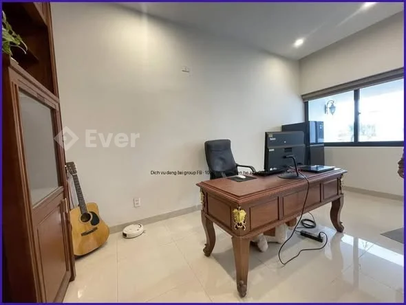 Nhà đẹp 4 tầng trung tâm Mỹ Khê - Cách biển 3 phút! Vị trí: Đường Phạm Cự Lượng, khu vực trung tâm