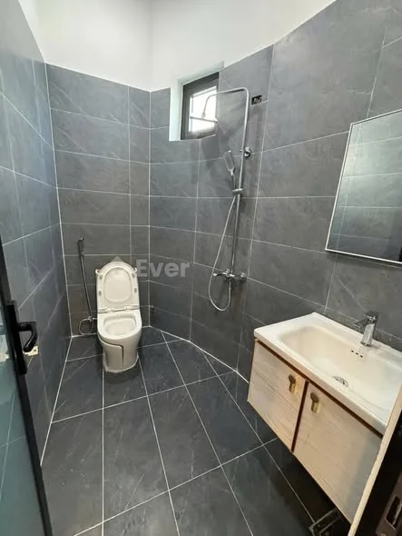 Nhà 2 tầng , 2 mê đúc , Kiệt 408 Hoàng DiệuDiện tích : 63m2 , 2mặt kiệt thoáng mát .