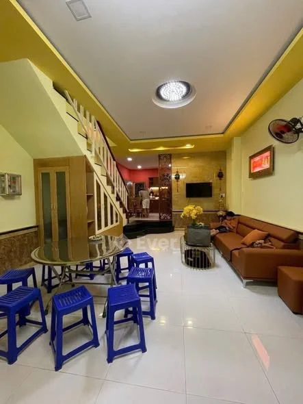 - Nhà 2 tầng 2 mê MT 3m75 Trần Xuân Lê,sắp lên Đường 5m5-Dt 55m2-Hướng đông bắc-Nhà sạch sẽ