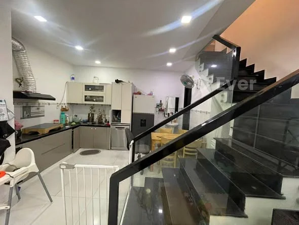 NHÀ 2 TẦNG Góc 2 kiệt đầu đường Cù Chính Lan, gần Hà Huy Tập, cách chỗ để ô tô 20m