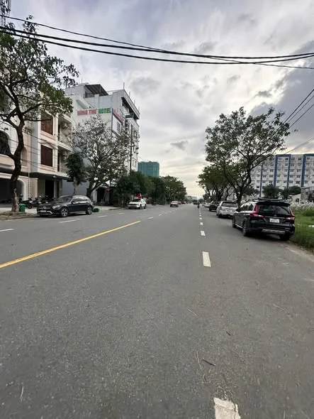 Bán cặp đất đường HỒ HÁN THƯƠNG - Sơn Trà. DT: 200m2 ngang 10m lòng đường 15m ngay Sông Hàn.