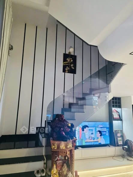 Bán nhà 3 tầng Phú Xuân 7 . Vị trí đầu đường gần trường học, gần chợ gần biển,, tiện ích đầy đủ
Công