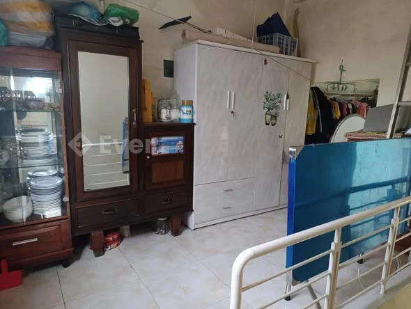 Nhà MT lửng đúc Bình Thái 4, dt 50m2( 6.3 x , 2pn, phòng thờ sân, sân phơi, phòng khách rộng rãi