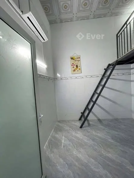 HÀNG HIẾM, GIÁ RẺ DÃY TRỌ SÁT ĐẠI HỌC DUY TÂN. GÁC LỮNG, MỚI, SẠCH SẼ. DÒNG TIỀN 12TR/ THÁNG.