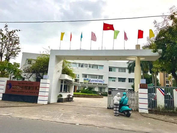 Nhà C4 gác lửng đẹp đường Bàu Tràm 2 nằm kế bên Trường Đại Học Ngoại Ngữ - vị trí siêu trung tâm TP