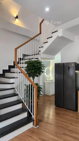 nhà 3 tầng k595/4B Trần Cao Vân.Dt: 50m x 3 tầng, cách đường 20m đứng nhà nhìn thấy đường