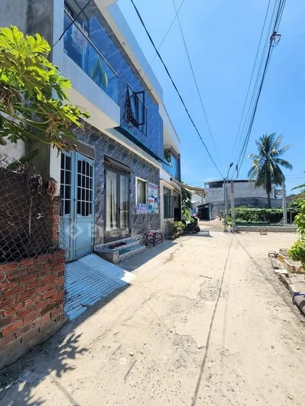 Cần bán lô đất Kiệt Bùi Chát..liên Chiểu. Đà Nẵng- Dt 70m2 ngang 5m1 nở hậu 5m2.