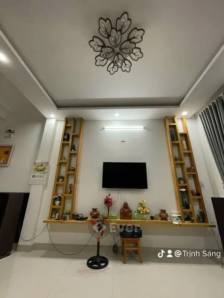 NHÀ 2. TẦNG DIỆN TÍCH 60m2) ĐƯỜNG ,PHẠM NGỌC THẠCH, VỊ TRÍ VÍP GẦN SÂN BAY [ CẦU RỒNG