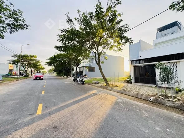 𝐁𝐚́𝐧 đ𝐚̂́𝐭 𝐍𝐠𝐮̃ 𝐇𝐚̀𝐧𝐡 𝐒𝐨̛𝐧- Đ𝐚̀ 𝐍𝐚̆̃𝐧𝐠 . Gần cầu Khuê Đông Đường 10.5m Trần Minh