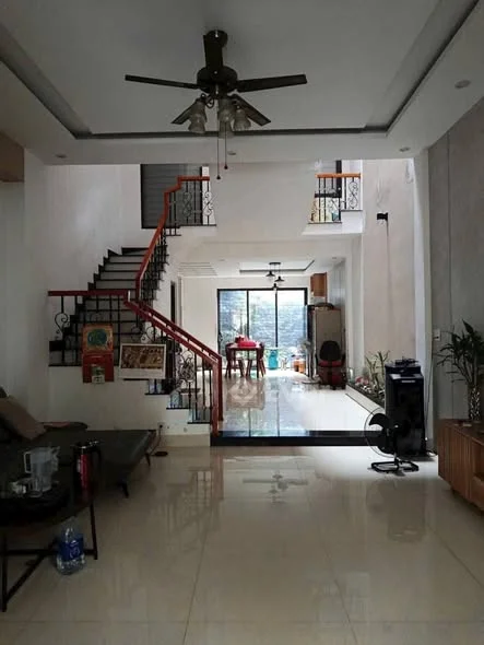 Nhà 3 tầng đường Bàu Mạc 9. Dt 97.5m2 ngang 5m, dtsd : 219m2.