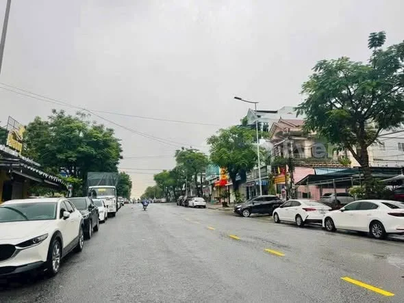 Bán nhà 02 mặt tiền Đào Tấn view Công Viên Tp.Huế hàng hiếm giá rẻ sốc chỉ 12,x tỷ- DT: 150m2