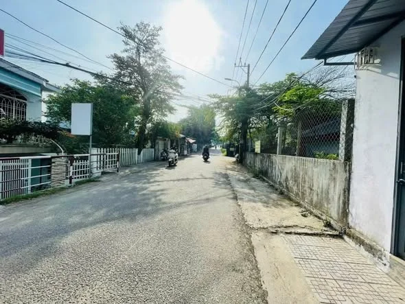 BÁN ĐẤT MẶT TIỀN KINH DOANH TRẦN PHÚ – TRUNG TÂM TP HUẾ Diện tích: 126,6m² (ngang 5,6m × dài 20m)