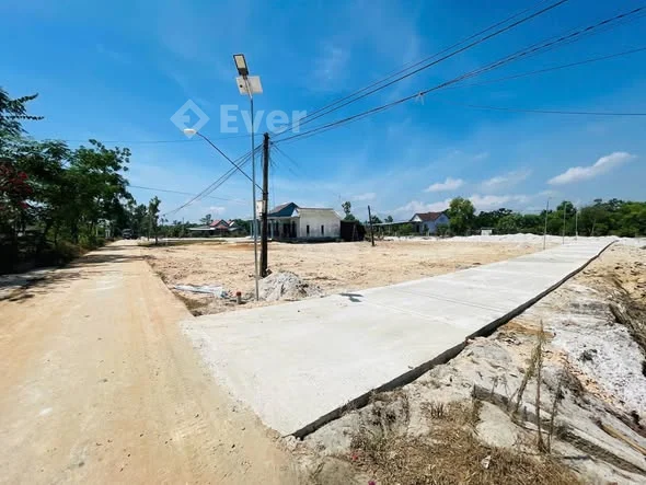 SIÊU RẺ 2xx TRIỆU – SỞ HỮU NGAY LÔ ĐẤT ĐẸP VINH AN – PHÚ VANG
Vị trí vàng: gần UBND – chợ – trường