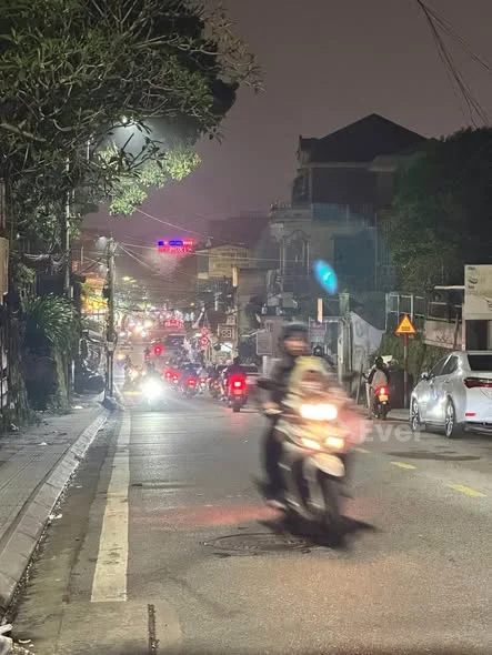 Căn nhà 4 tầng mặt tiền đường Phan Bội Châu, Trường An, Tp.Huế. Giá Bán: 13,x Tỷ