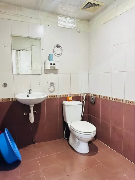 NHÀ KIỆT NGUYỄN KHUYẾN TP HUẾ-Dt: 53m2 -Có 2pn 1wc,Phòng khách,bếp,sân nhỏ-Không nội thất