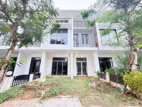 Bán Nhà Thô 3 Tầng Khu đô Thị RoyalPark Khu B -Phường Vỹ Dạ TP Huế- Dtich 112m ( ngang 7m x 16)