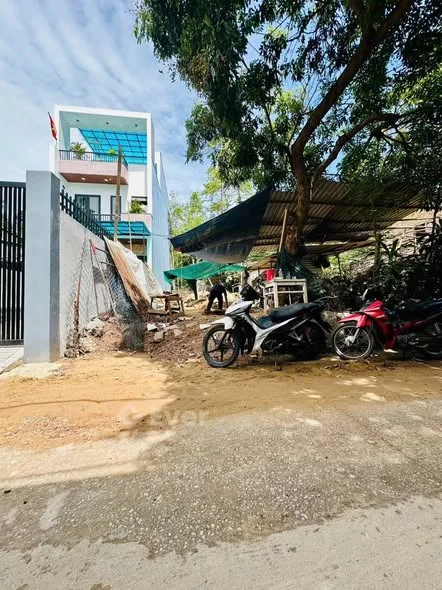 Mặt tiền đường Hoài Thanh , phường Thuỷ Xuân - Huế