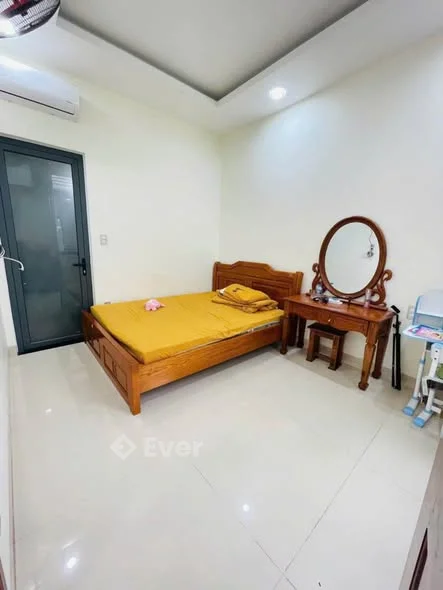 NHÀ 3 TẦNG KIỆT OTO LẠI THẾ, PHƯỜNG MỸ THƯỢNG, TP HUẾ Diện tích: 170m2 ngang 7,2m nở hậu. Hướng: Tây