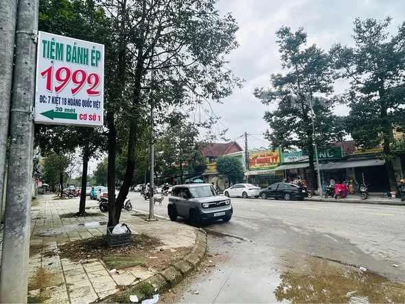 Cần b.án 70mv ngang 4,55m kiệt oto 18 Hoàng Quốc Việt.
Khu trung tâm, tiện ích xung quanh đầy đủ, đi