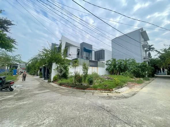 Cần bán đất nền hai mặt tiền cạnh sân bóng Lại Thế, Phú Thượng, thành phố Huế #giá bán chỉ 2ty8xx