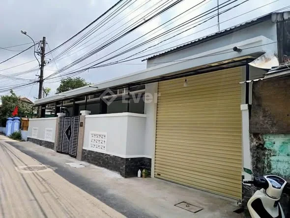 Mặt tiền lịch đợi Diện tích :153,5m3 Có 5 phòng trọ gác lửng cao cấp Giá : 4 tỷ 2 Tl - 4,2 tỷ - 153.5m²