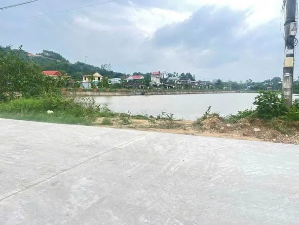 Đất Vuông Vắn View Hồ Sinh Thái Phùng Quán• Diện tích từ 83 m2 đến 100 m2.