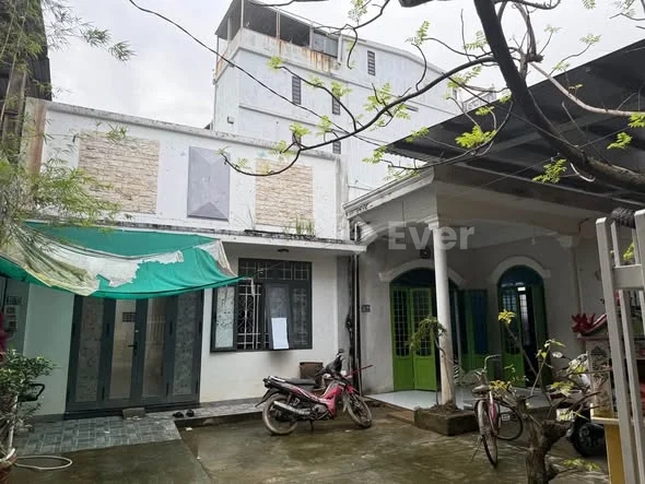 Bán Nhà kiệt 3M đường Bà Triệu hàng hiếm TTTP Giá rẻ 2.4x tỷ