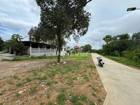 Dãy Phân Lô Mặt Tiền Tam Thai - An Cựu - TP Huế • Vị trí: cách Võ Văn Kiệt 300m , dân cư xung quanh