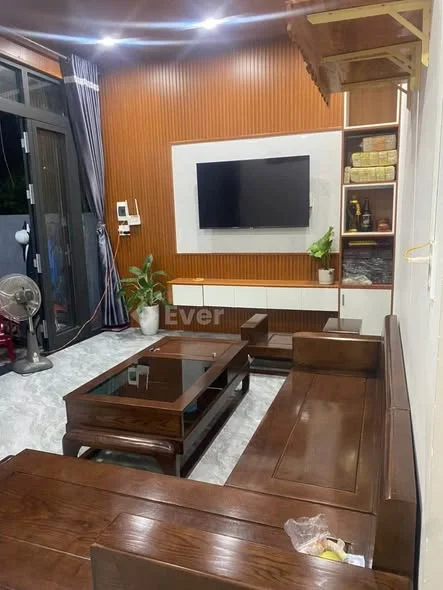 Bán nhà cấp 4 kiệt oto KQh Đồng Cát Dt 120m..ngang 6m Công năng 2 phòng ngủ,phòng khách,bếp ,wc,sân