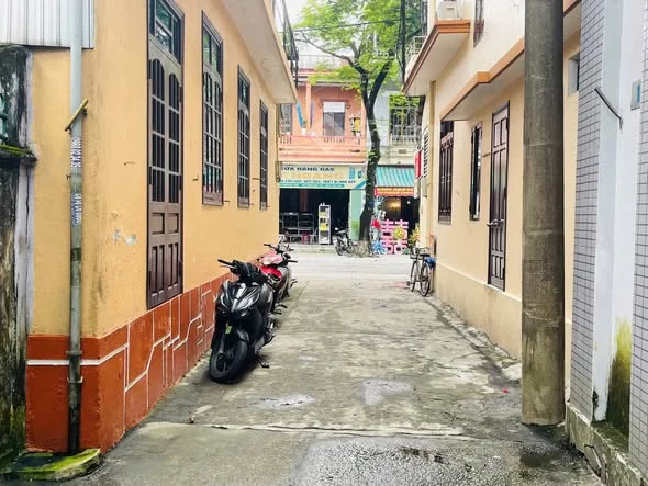 Đất kiệt Nguyễn Trãi đường ô tô thoải mái, chỉ sau 1 nhà mặt tiền. DT 215m2 (ngang hơn 10m)